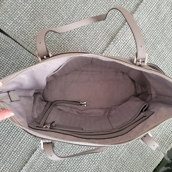 Michael Kors Charlotte saffiano leather medium. Preowned. - Picture 4 of 14